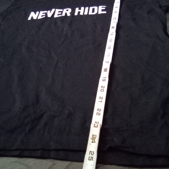 Black and White Ray Ban Tee Shirt "Never Hide" - Picture 7 of 8